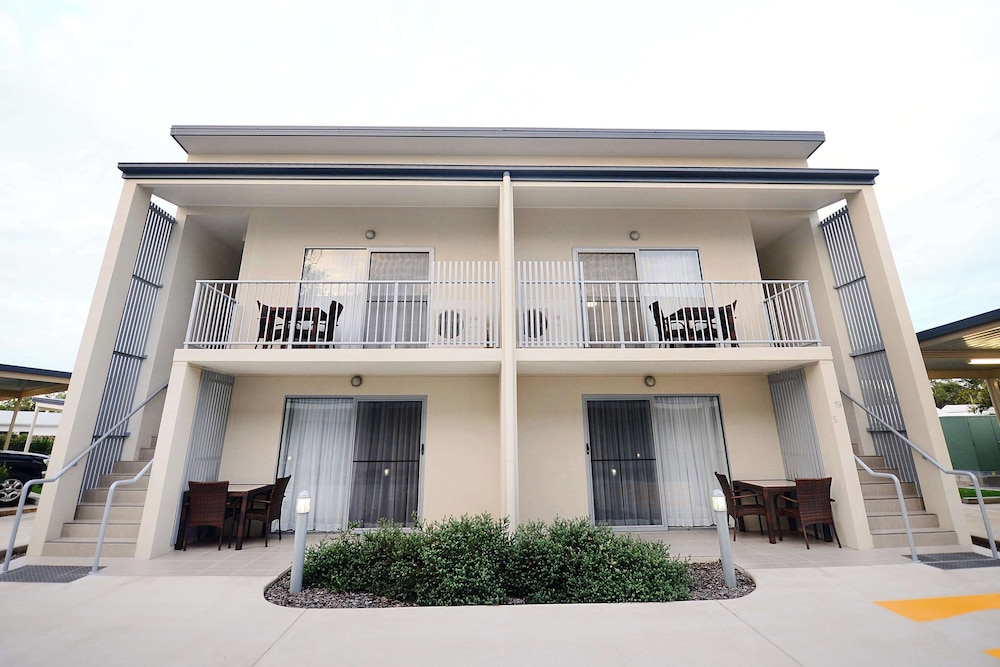 Oaks Middlemount Suites 2/53