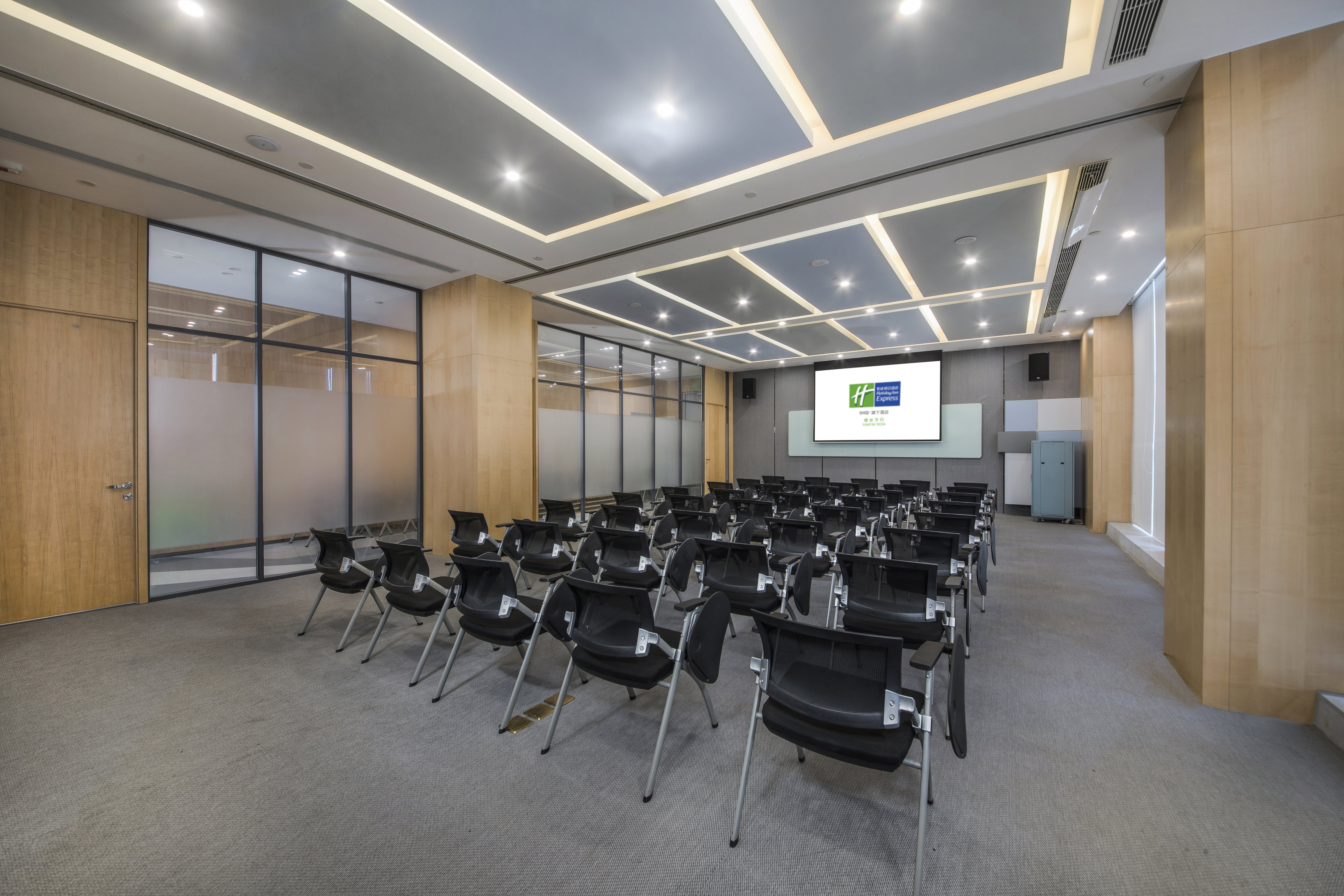 Holiday Inn Express Yantai Yeda 45/51