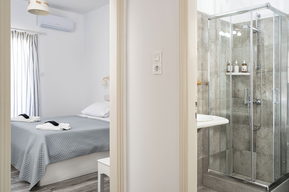 Iris Boutique Hotel 71/74