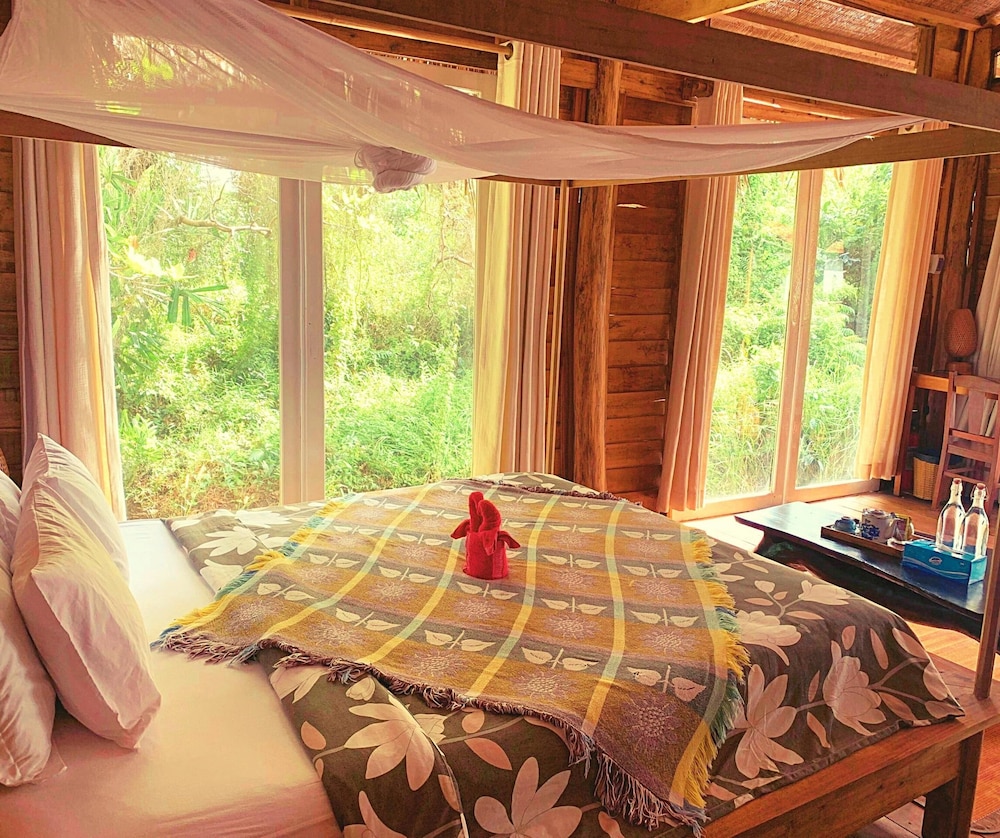 Bamboo Cottages 26/73