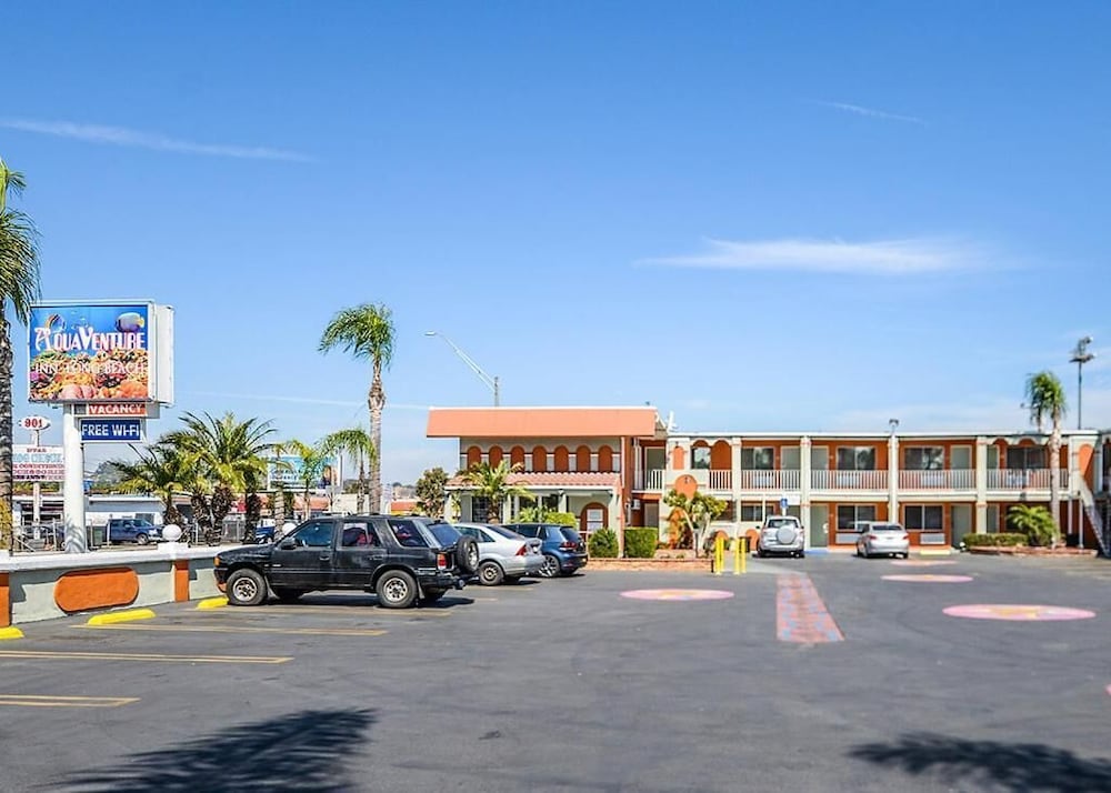 Aqua Venture Inn 16/24
