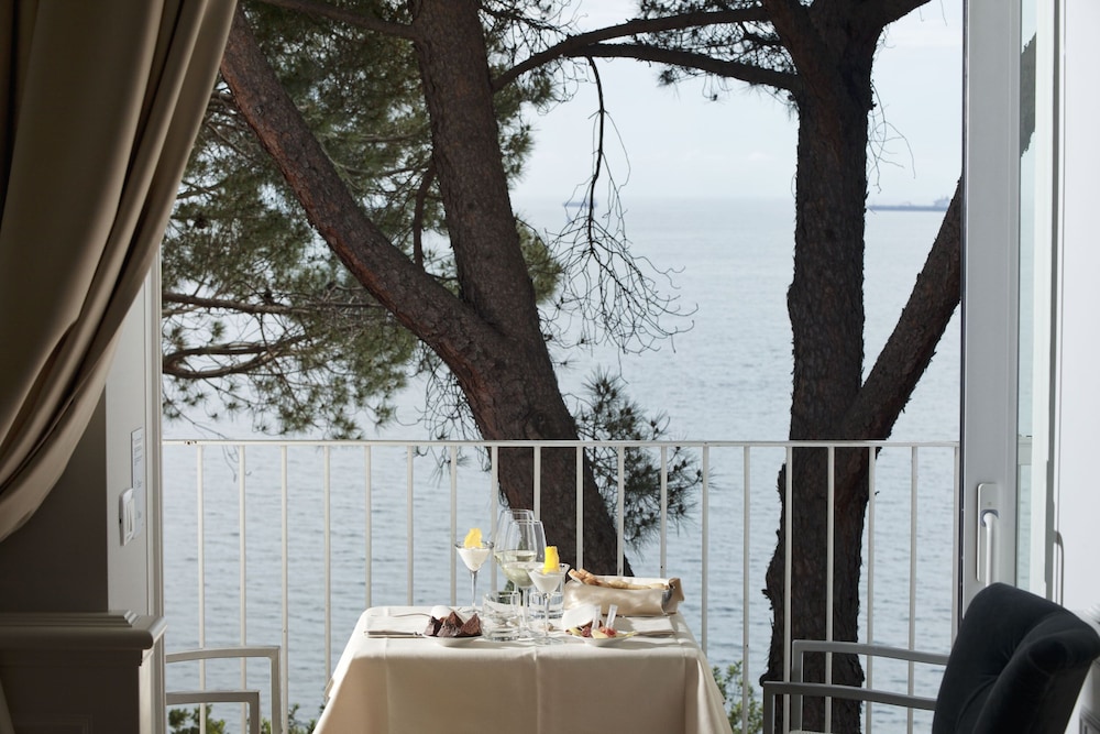 Hotel Riviera & Maximilians 25/61