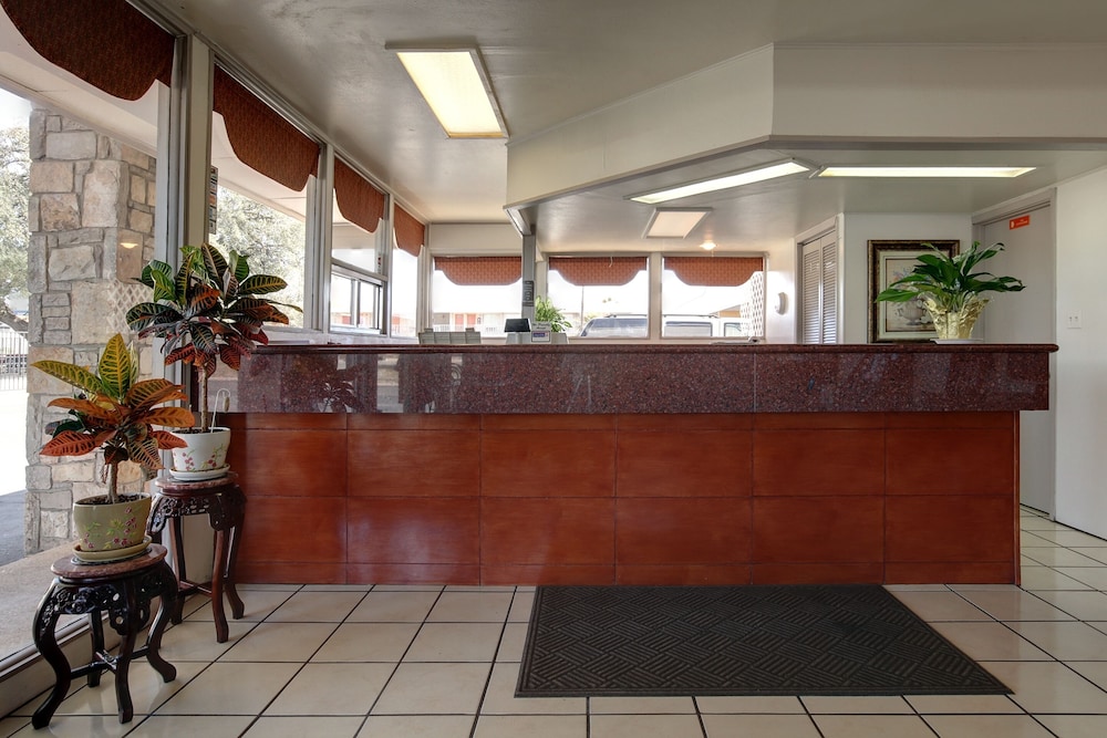 Americas Best Value Inn Uvalde 11/31