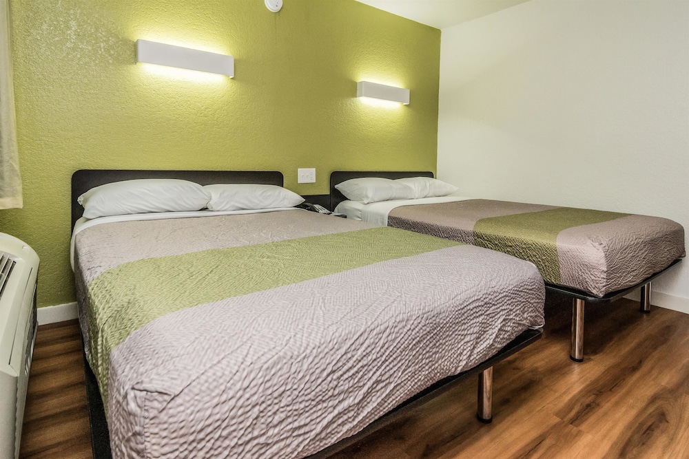 Motel6 Fort Worth, TX - North 27/33
