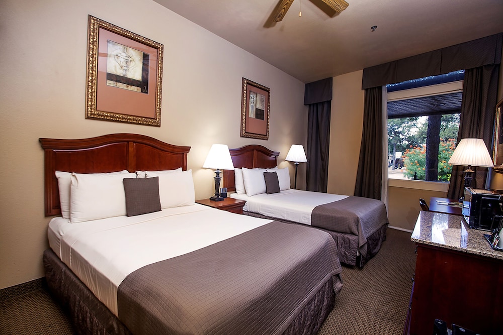 Room, 2 Queen Beds, Jetted Tub