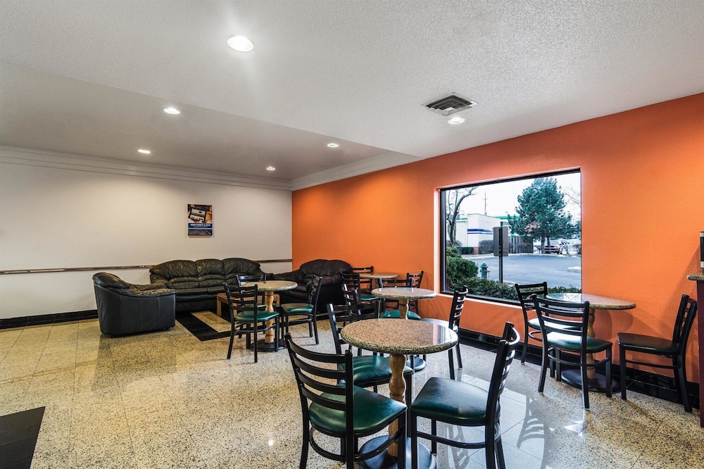 Motel6 Libertyville, IL 33/50