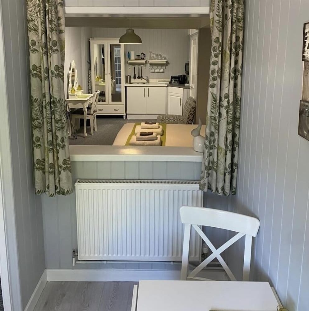 Petherton Cottage 4/23