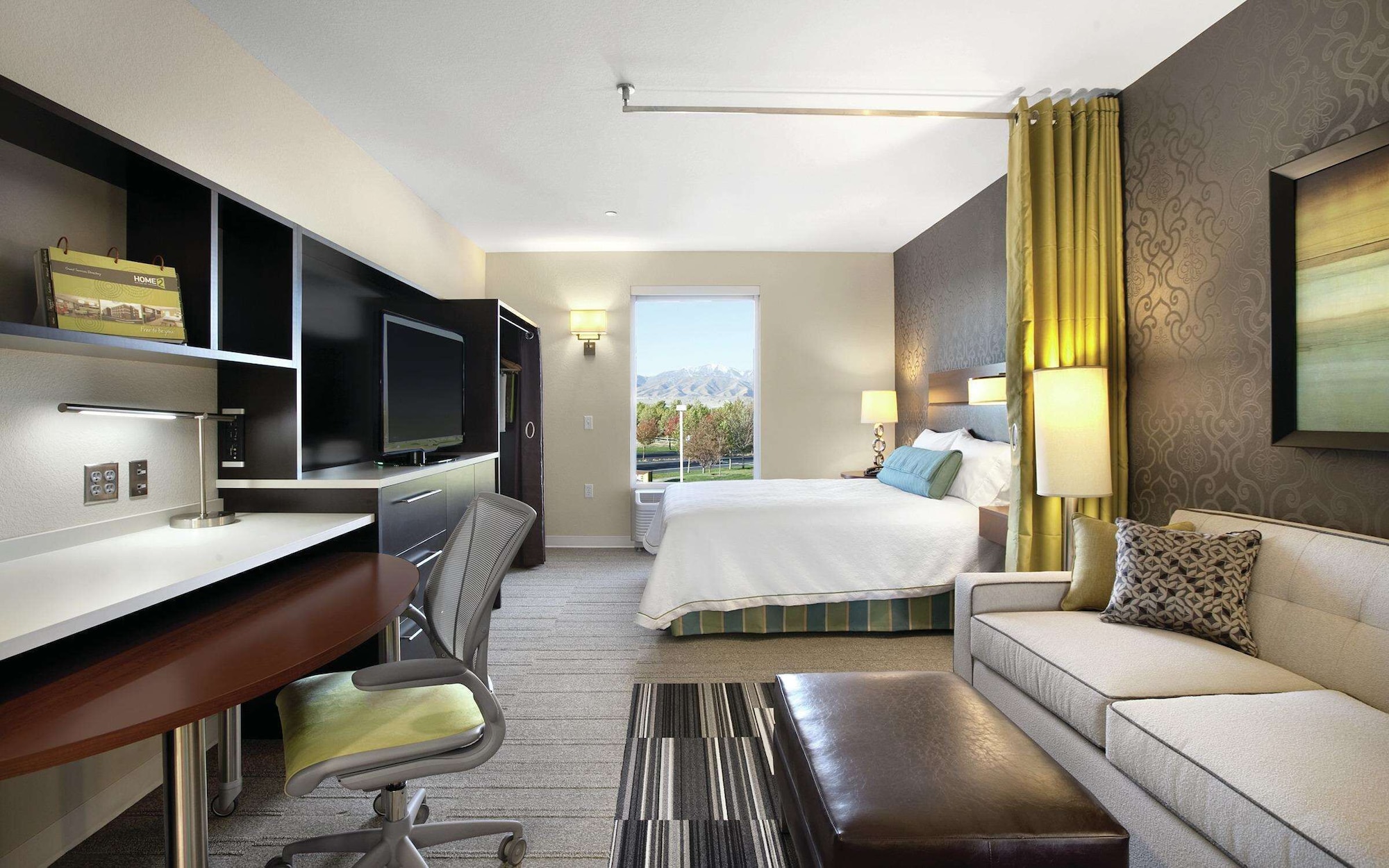 Studio, Suite, 2 Queen Beds, Sofa, Smoking