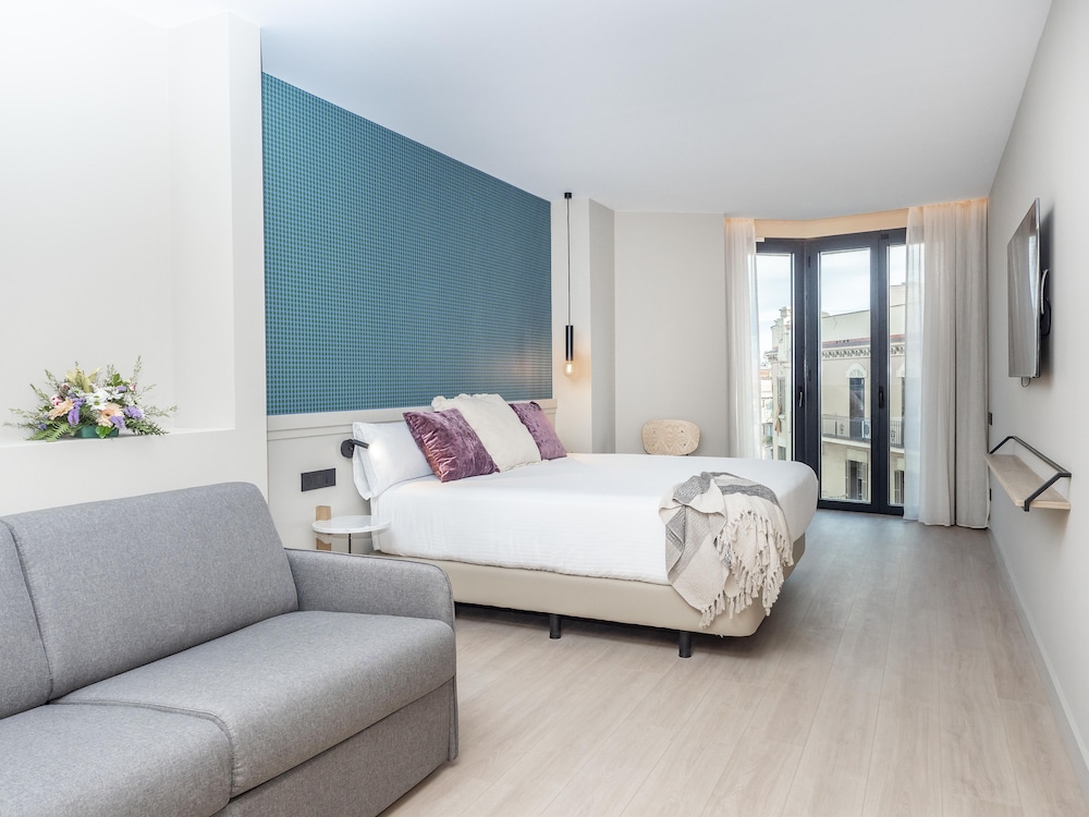 ROOM, QUADRUPLE