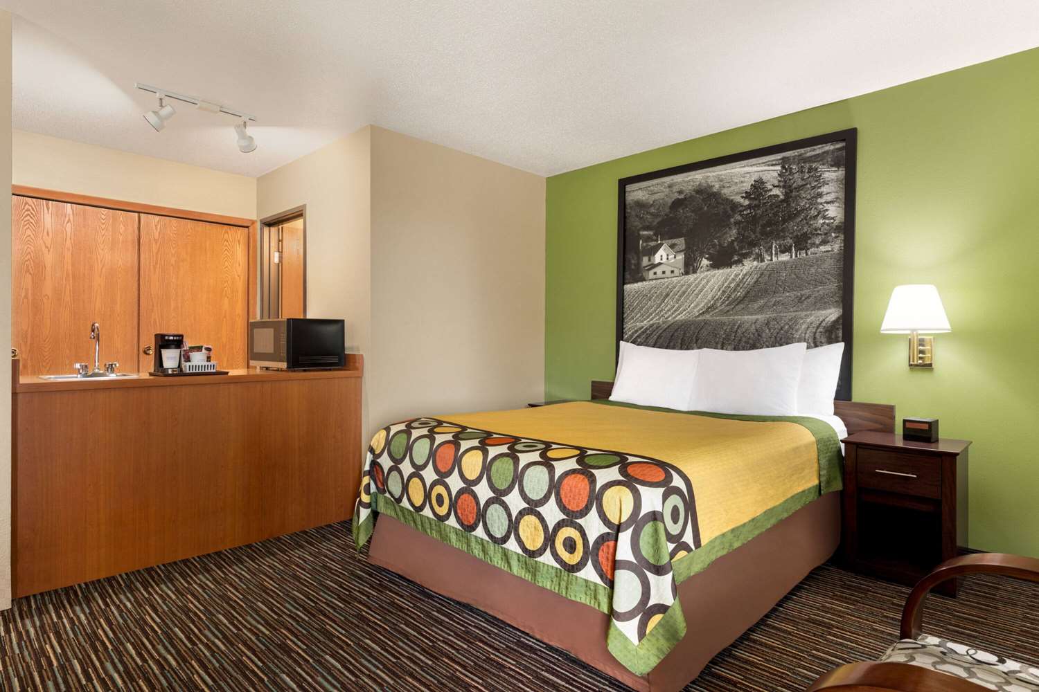 Super 8 By Wyndham Germantown/Milwaukee 18/41