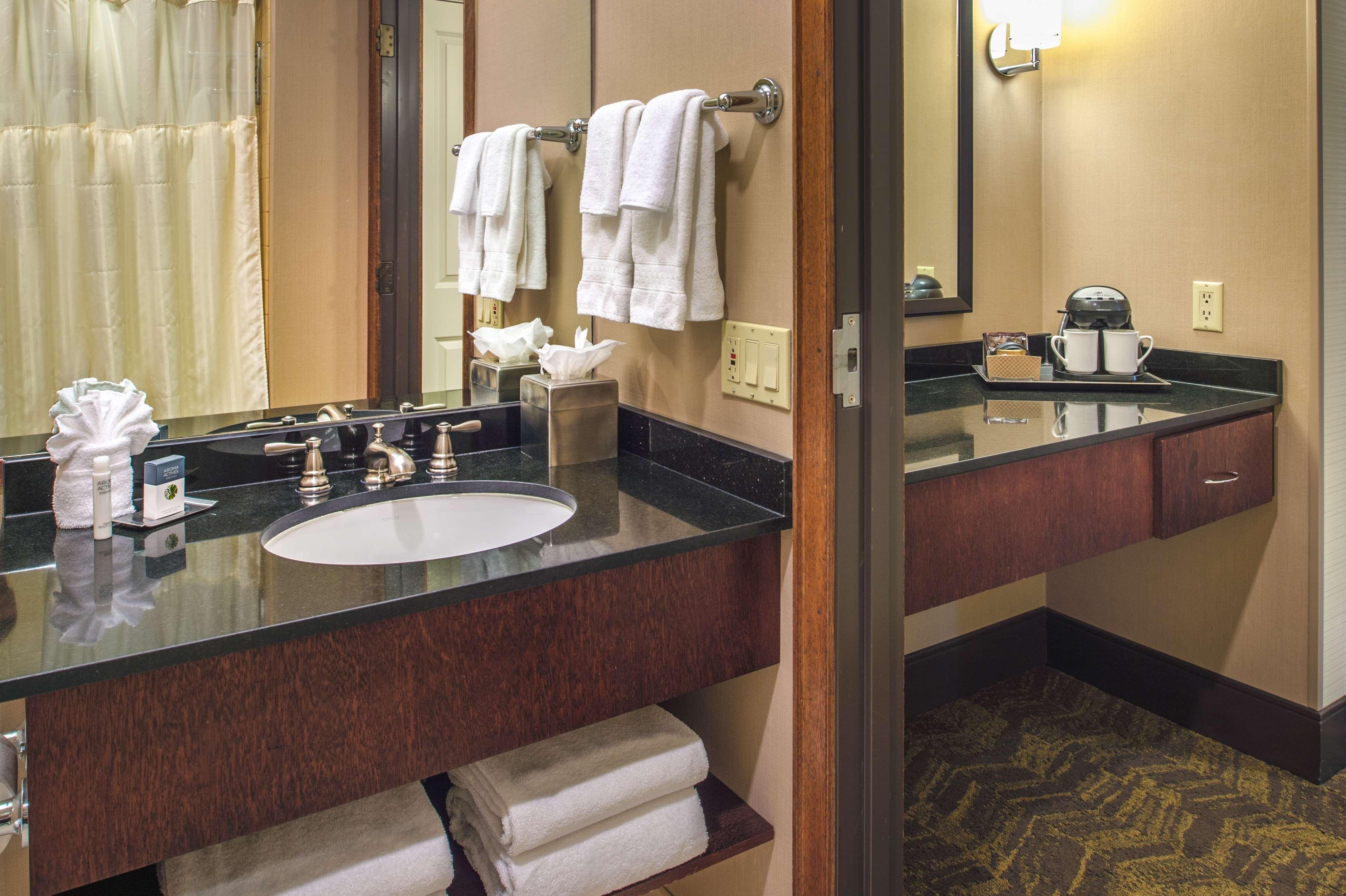 غرفة كبيرة بسريرين كوين بشرفة، Doubletree By Hilton Hotel Portland 4/4