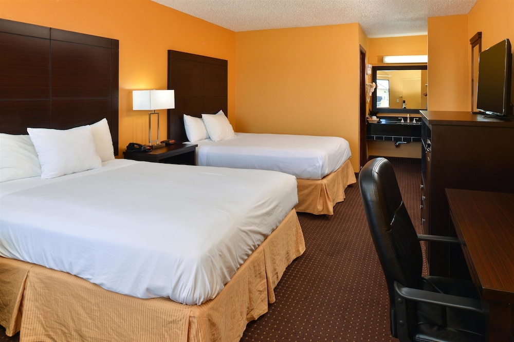 Days Inn & Suites by Wyndham Byram 9/24