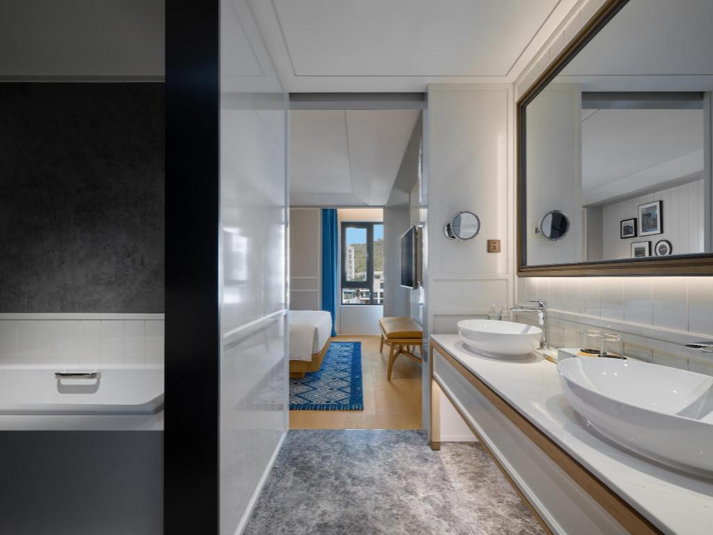 Hyatt Centric Ocean Front Xiamen 39/48