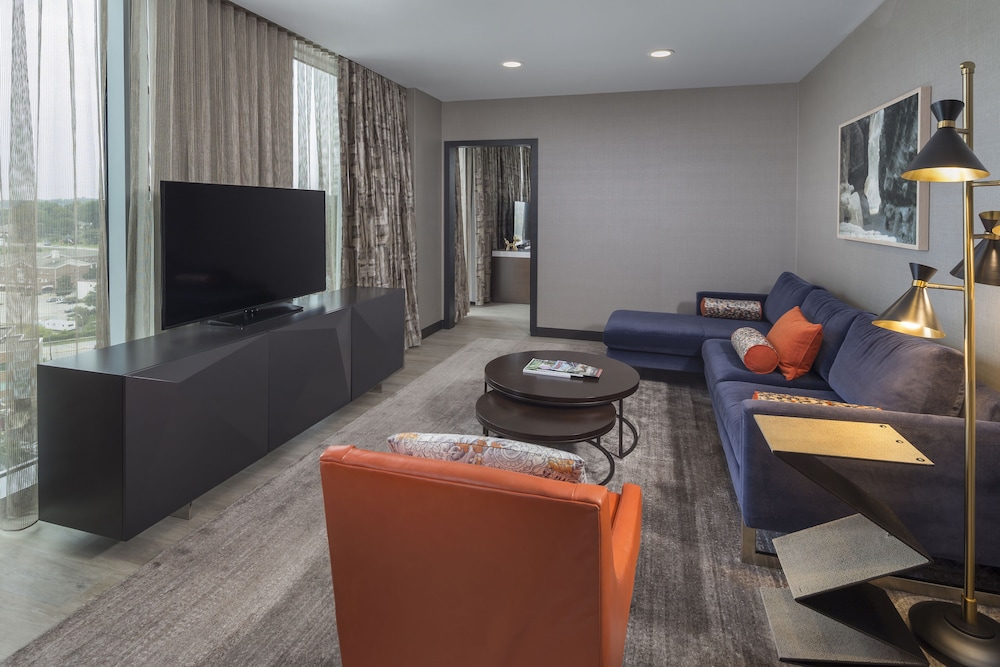 The Summit Hotel 37/62