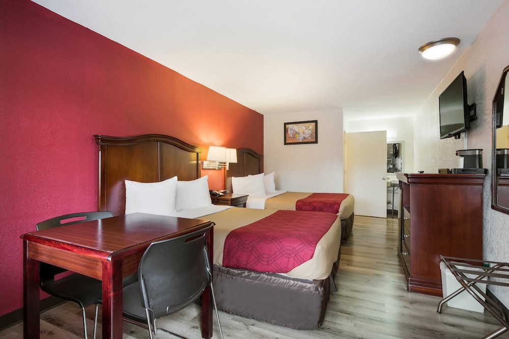 Econo Lodge Williamsburg Historic Area 24/37