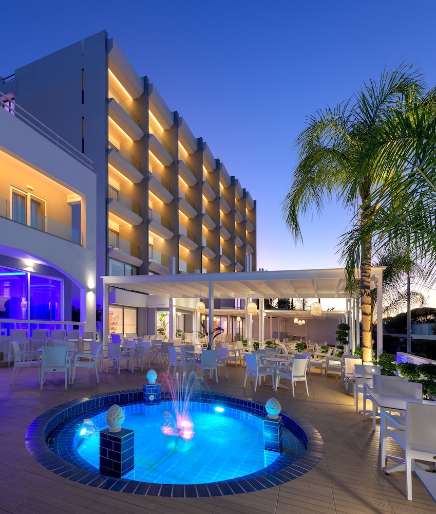 Oceanis Park Hotel 8/88