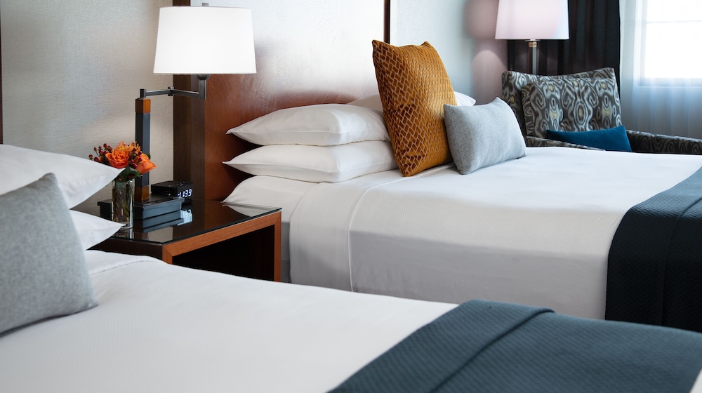The Paramount Hotel 24/64