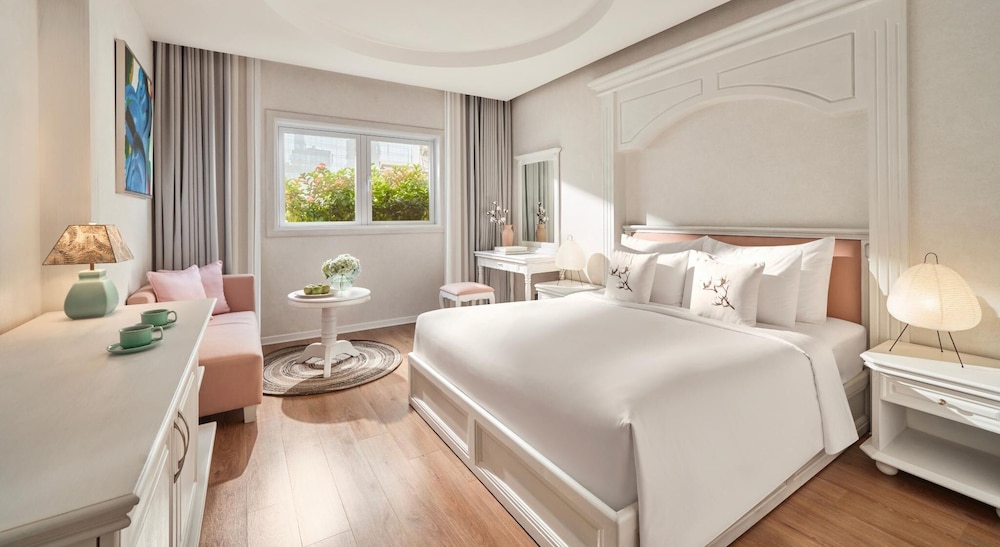 Khaya, Queen Bed