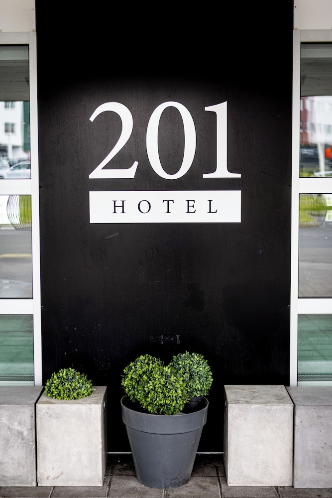 201 Hotel 15/50