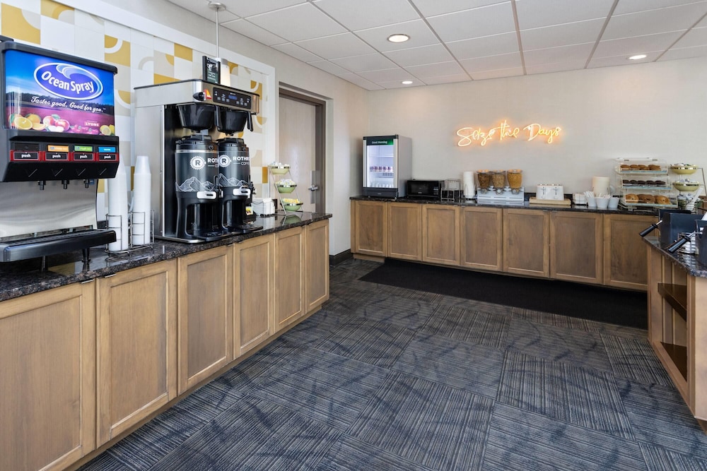 Days Inn by Wyndham Penn State 7/50