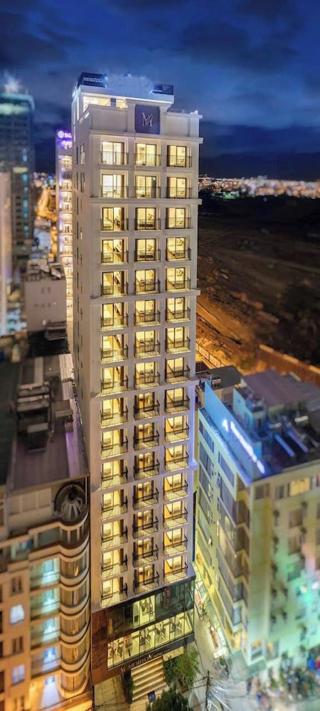 Meriton Hotel 1/100