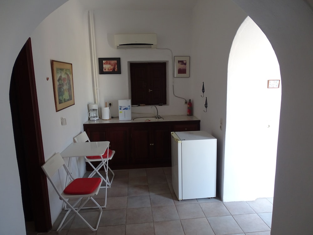 MONOLITHOS HOTEL 11/55