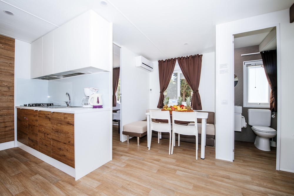 ZATON HOLIDAY RESORT MOBILE HOMES 20/78