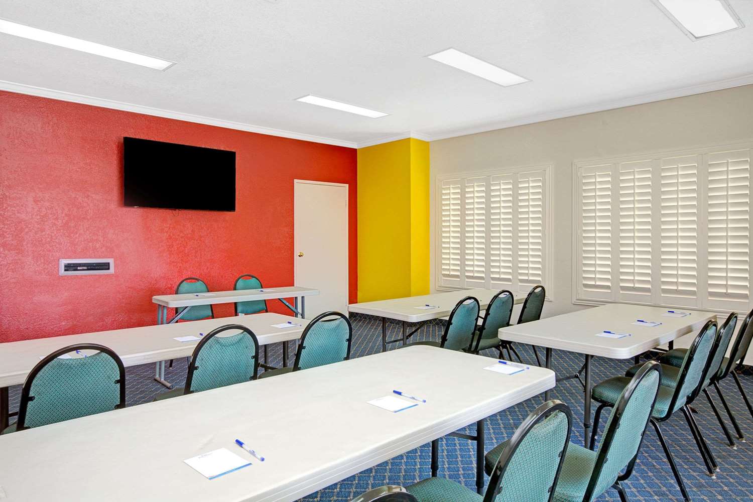 Studio6 Suites Lawndale, CA – South Bay 18/22