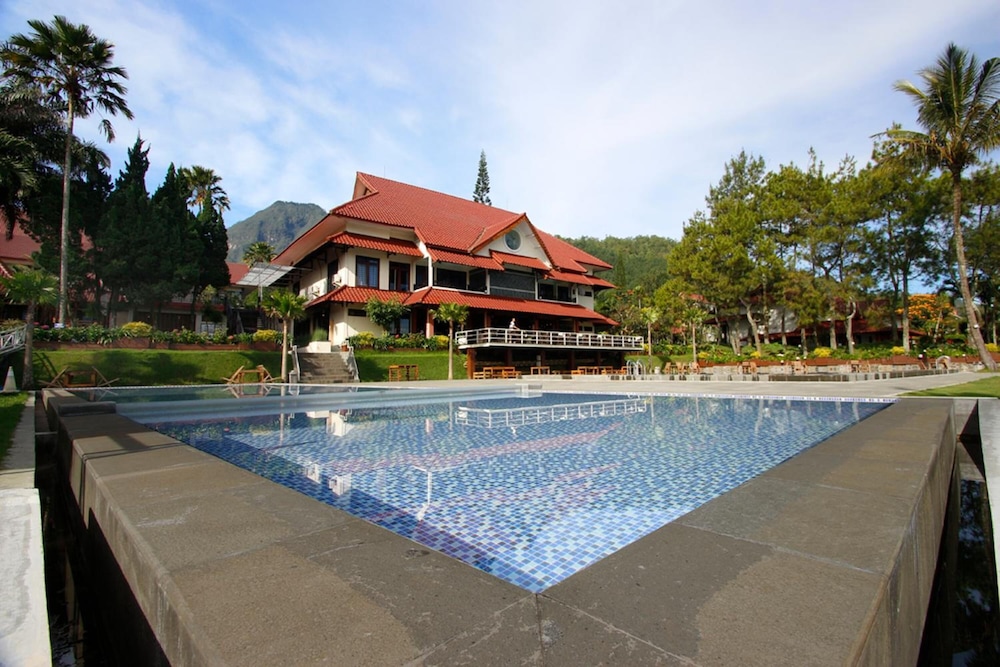 Kusuma Agrowisata Resort Convention Hotel 50/64