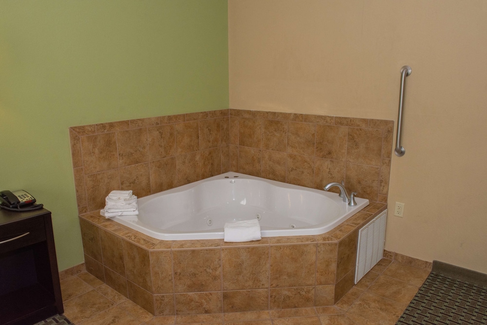 Hampton Inn Dandridge, TN 16/46