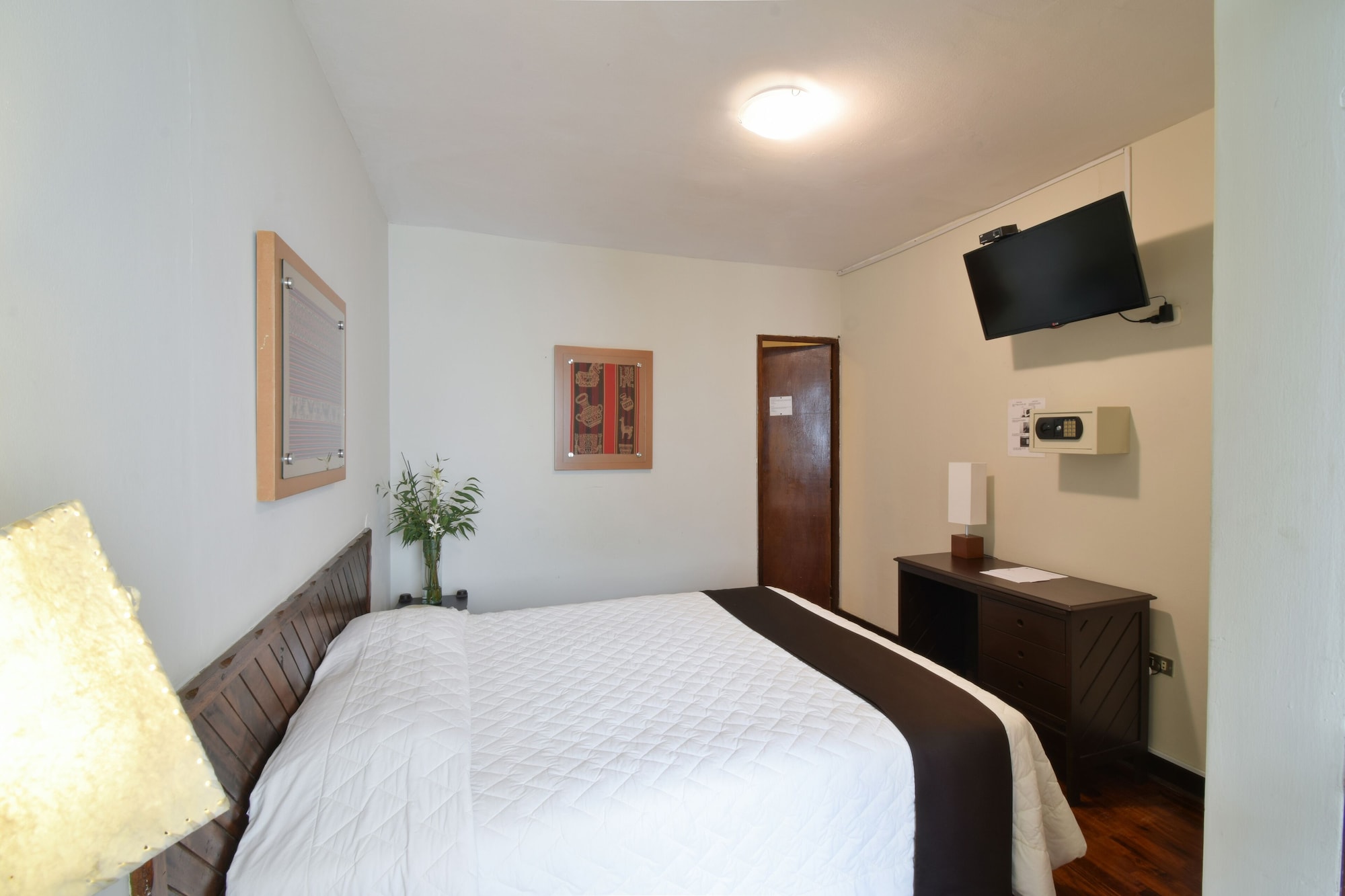 ROOM, SINGLE