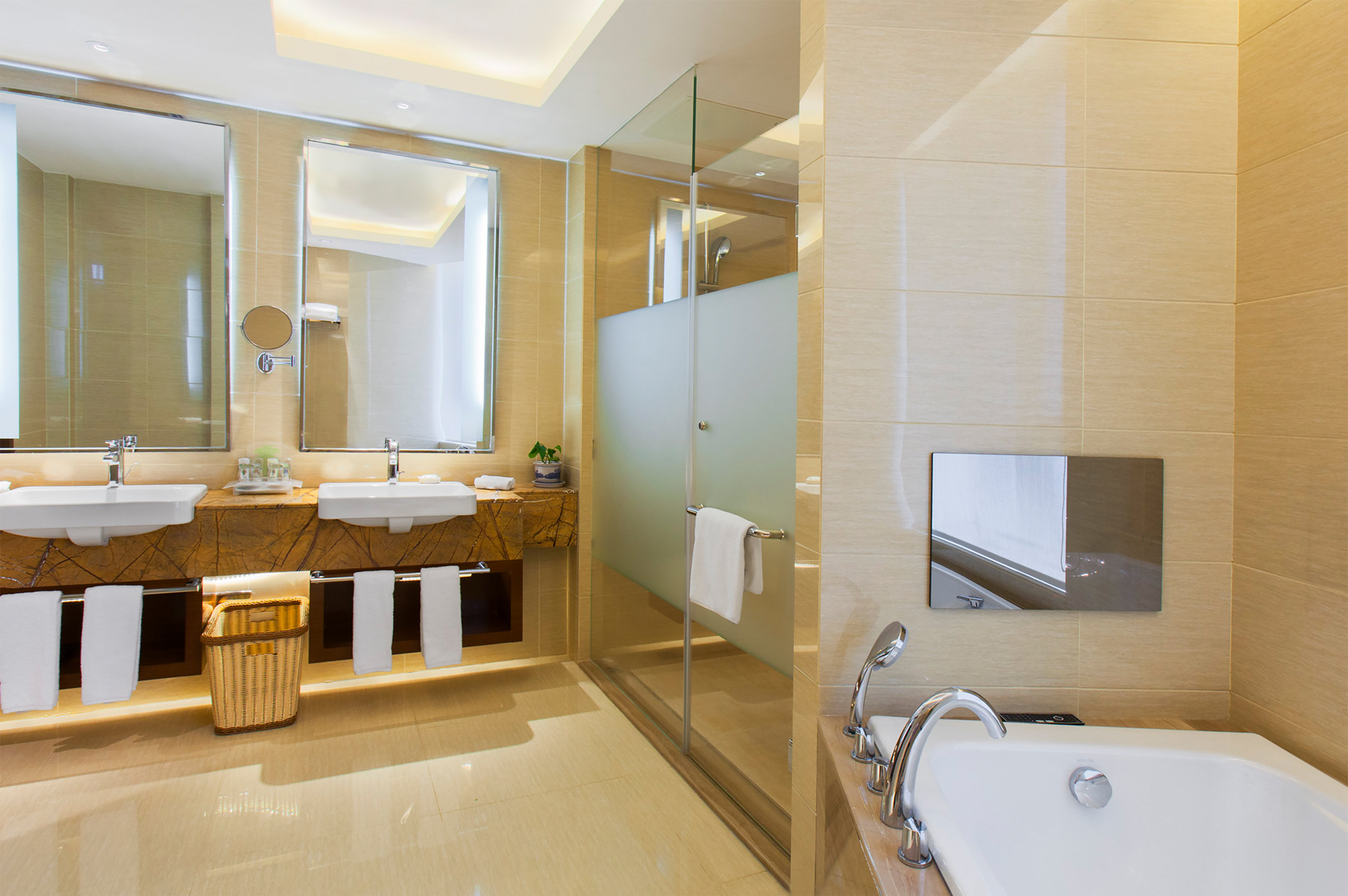 HOLIDAY INN PANJIN AQUA CITY 50/50
