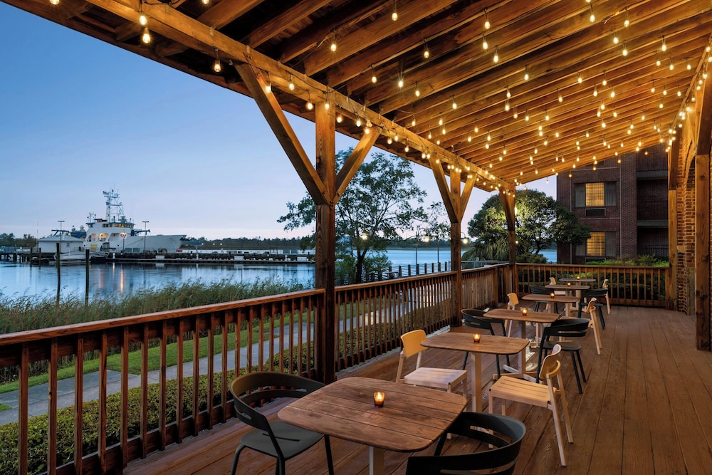 Aloft Wilmington at Coastline Center 28/50