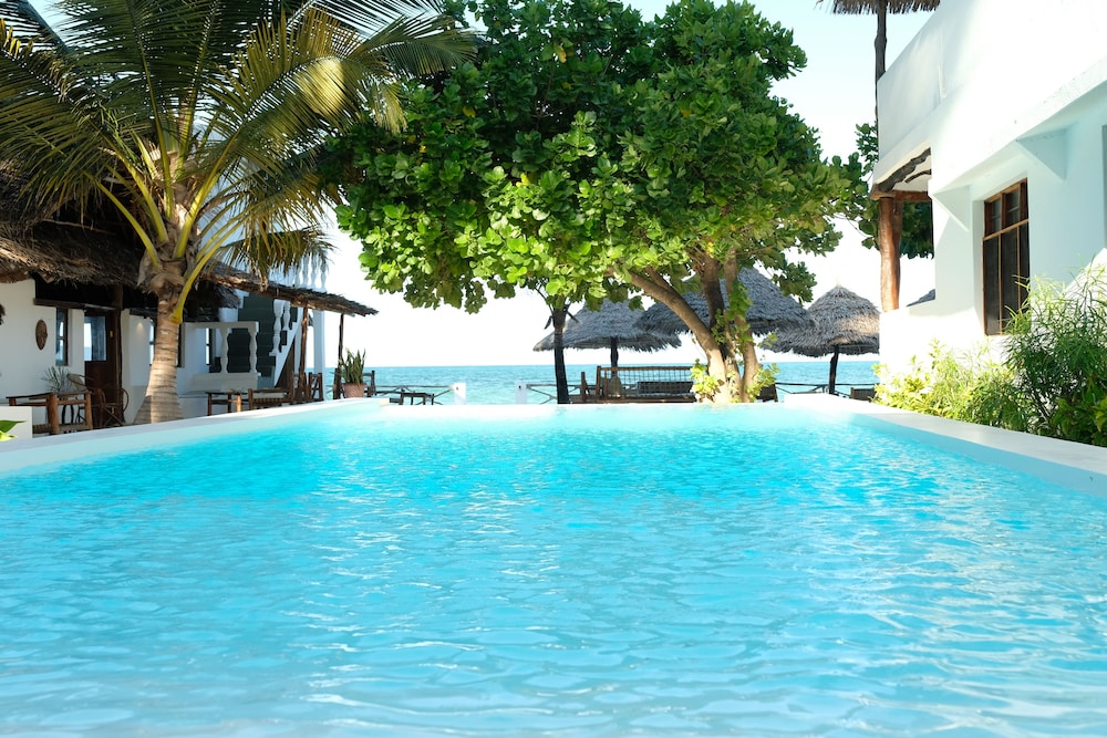 Makuti Beach Bungalows 57/65
