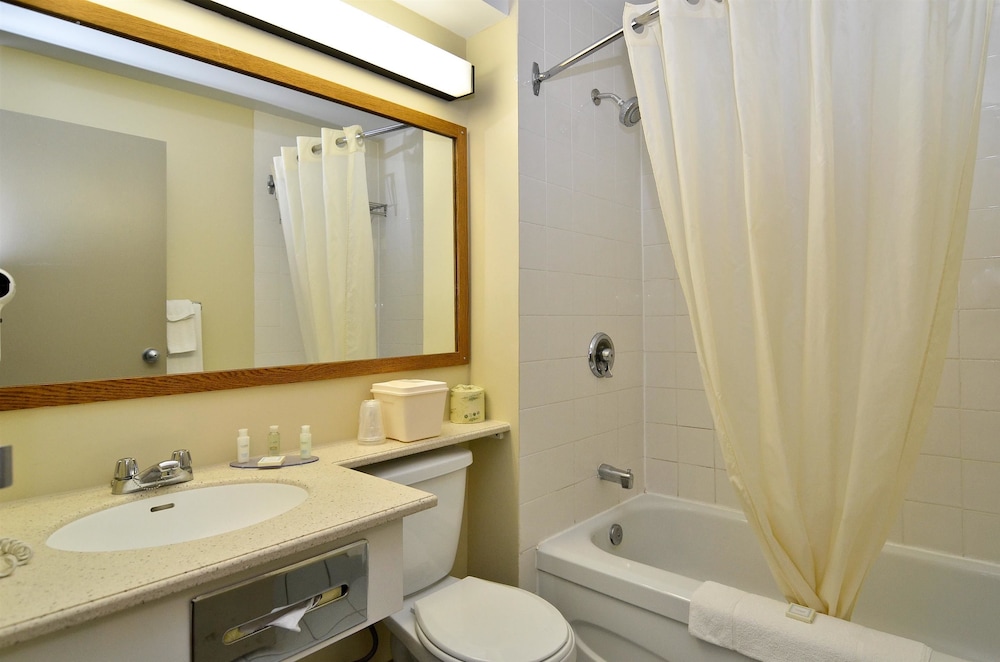 Days Inn by Wyndham Renfrew Conference Centre 26/27