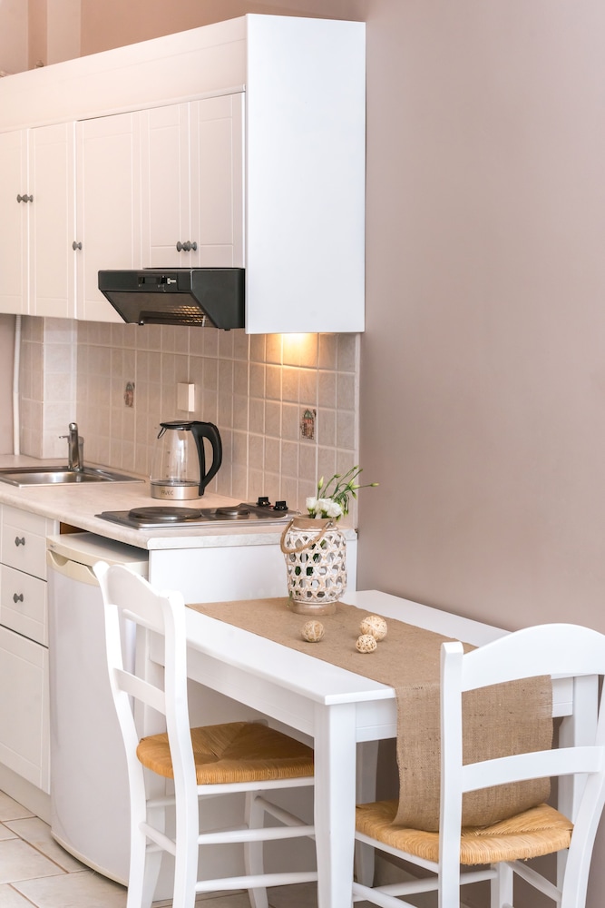 Arkadia Luxury Hotel Apartments 7/50
