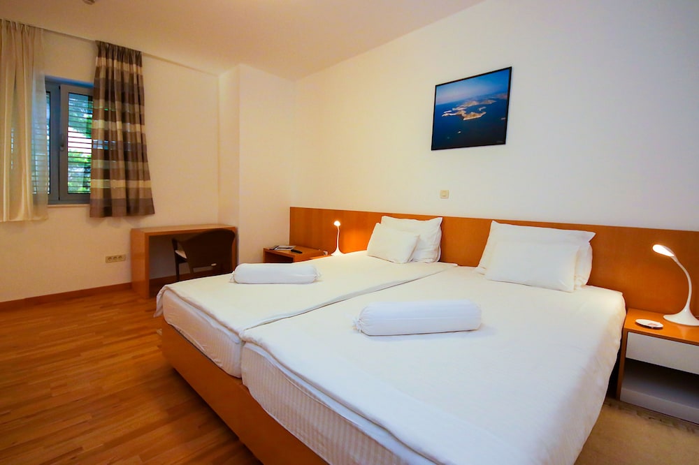 Classic, Double Bed, Balcony, Park Side