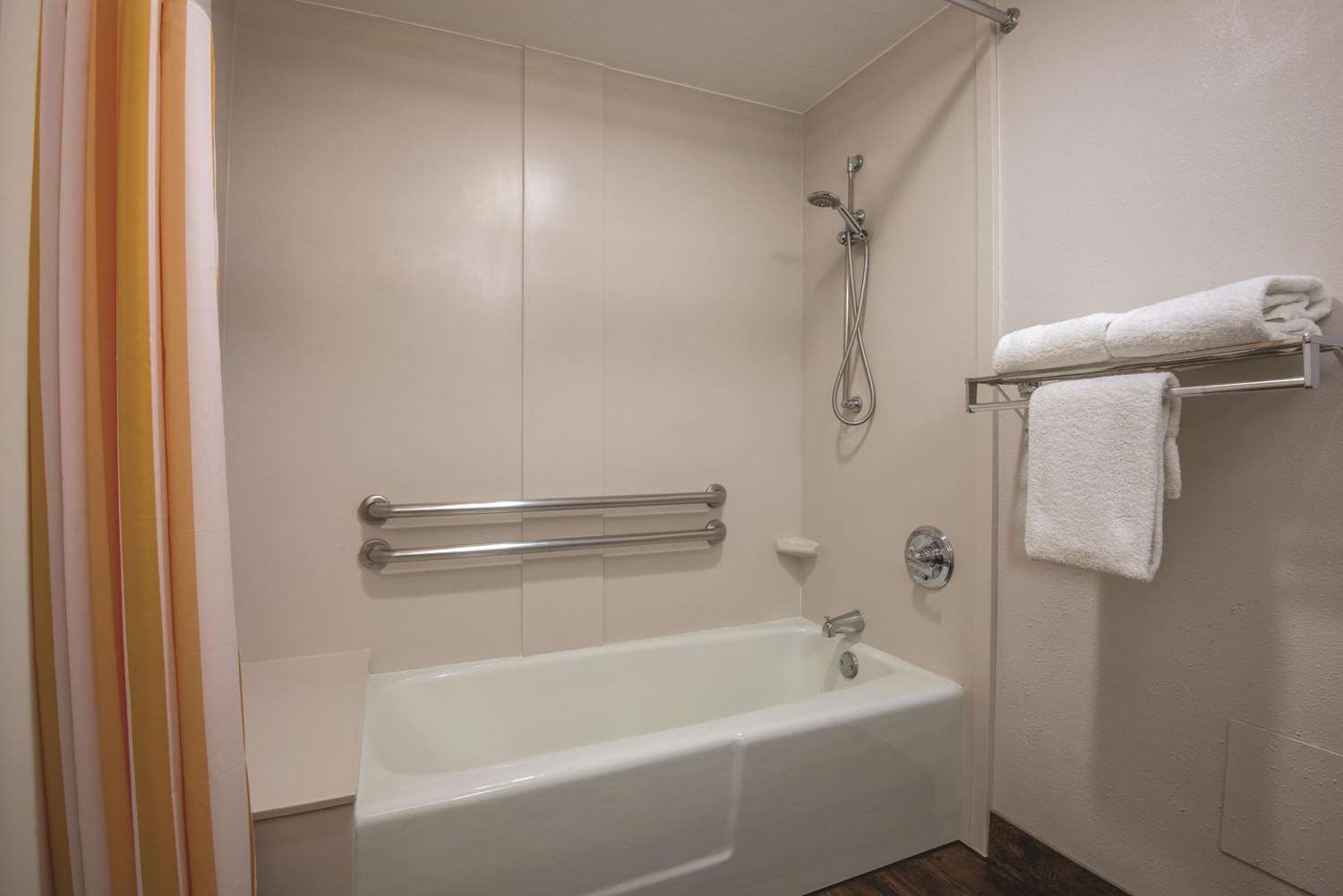 La Quinta Inn & Suites by Wyndham Silverthorne - Summit Co 20/20