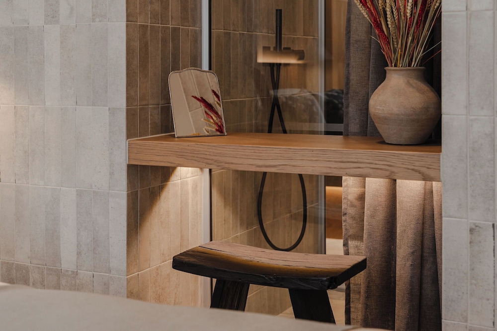 Emery Boutique Apartments 33/50