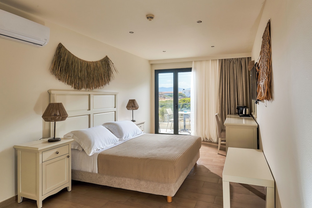 Room, Double Bed, Lateral Side Sea View