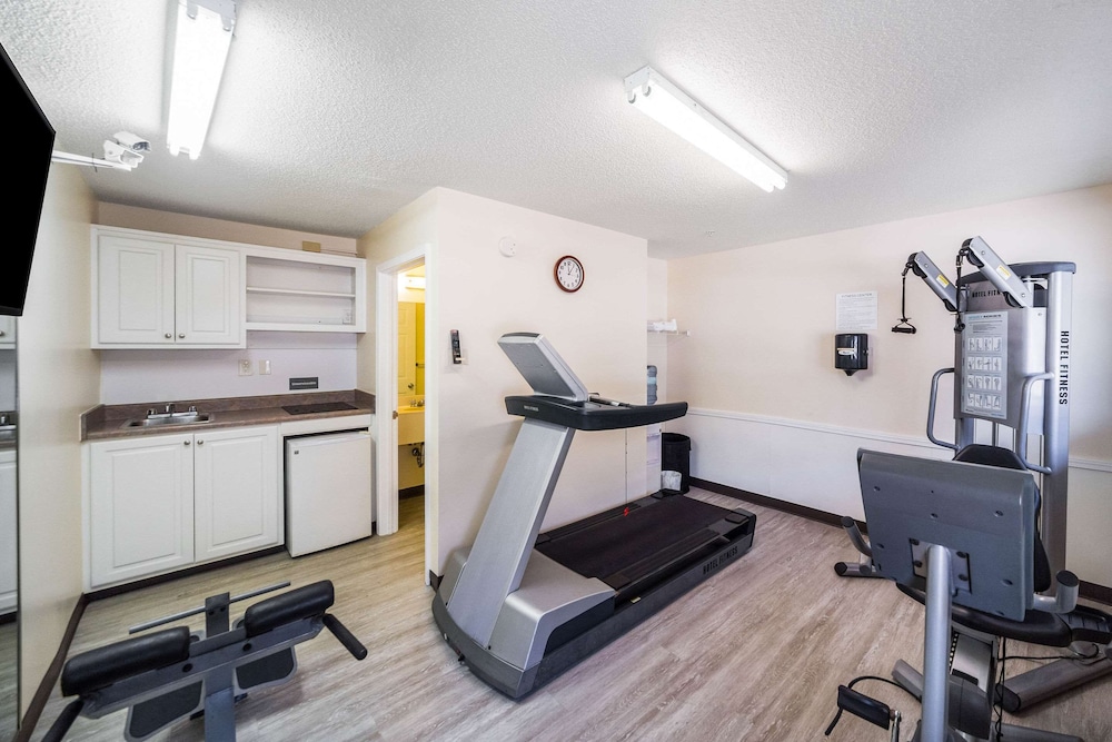 Suburban Studios Biloxi North Area 30/45