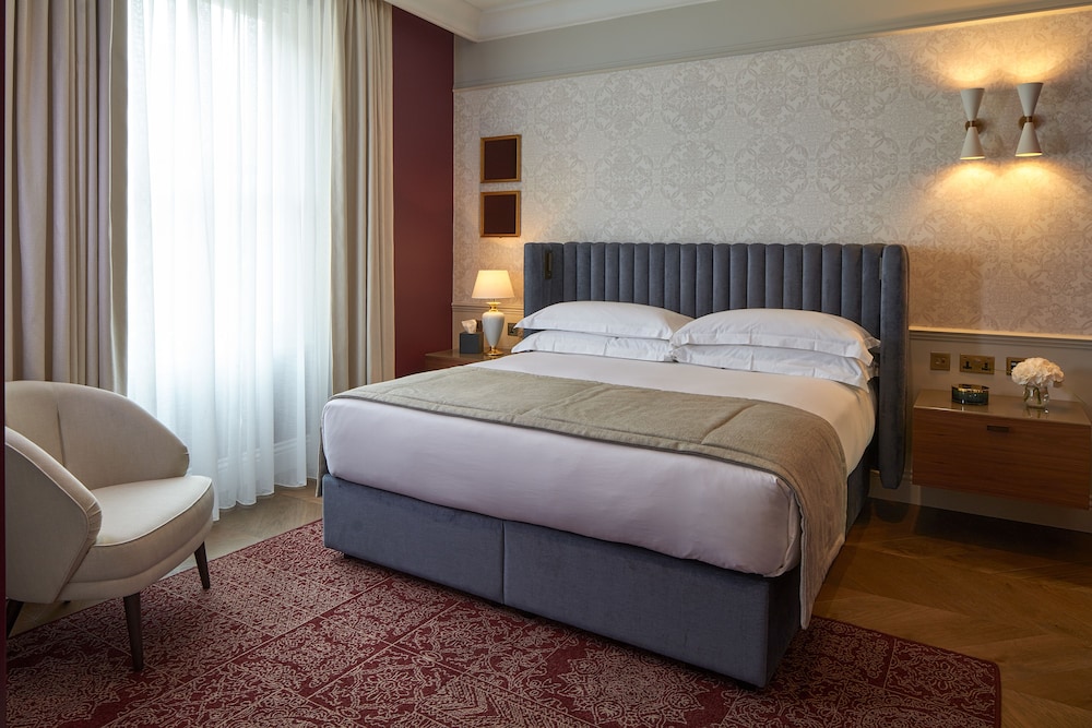 Deluxe Two Bedroom Apartment