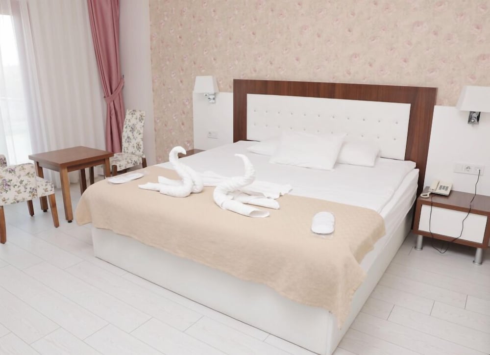 Tralles Hotel 7/15
