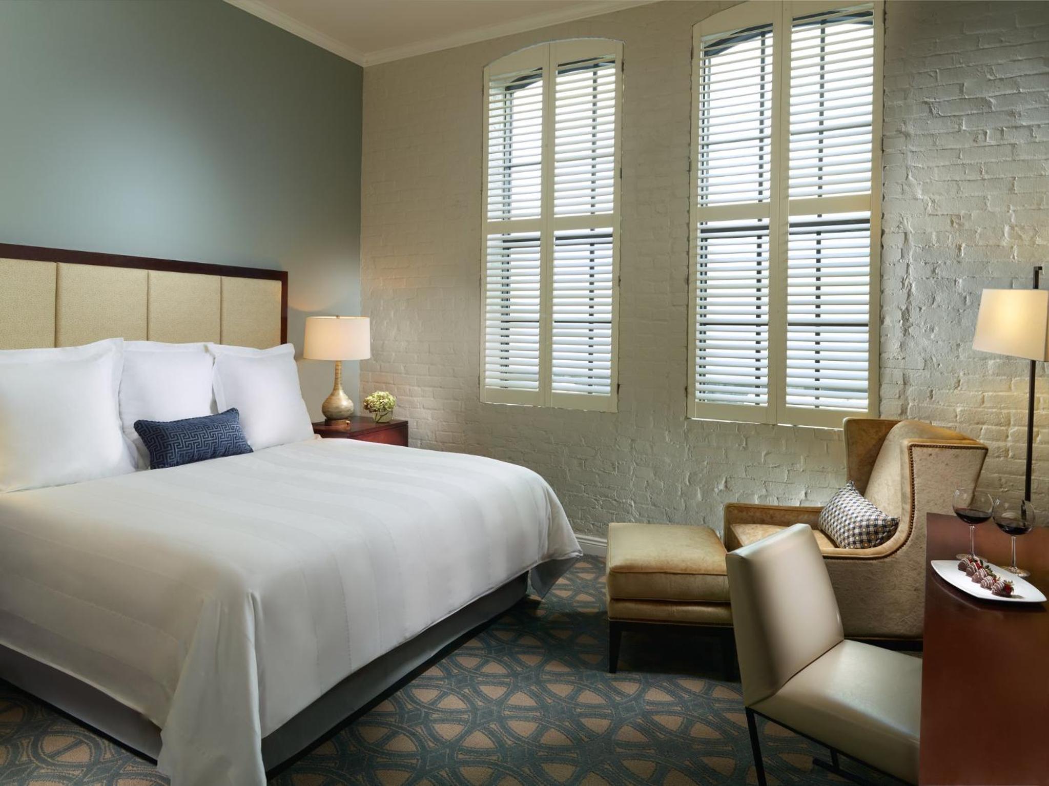 Historical, Premier, King Bed