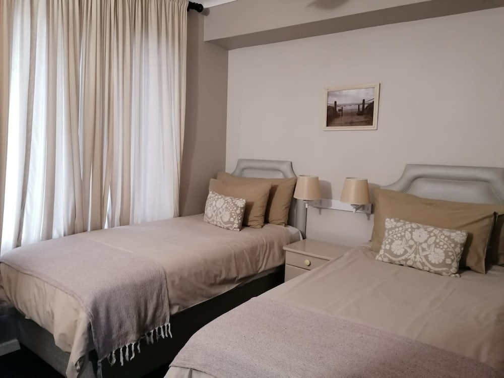 Cape Town Beachfront Apartments At Leisure Bay 7/50