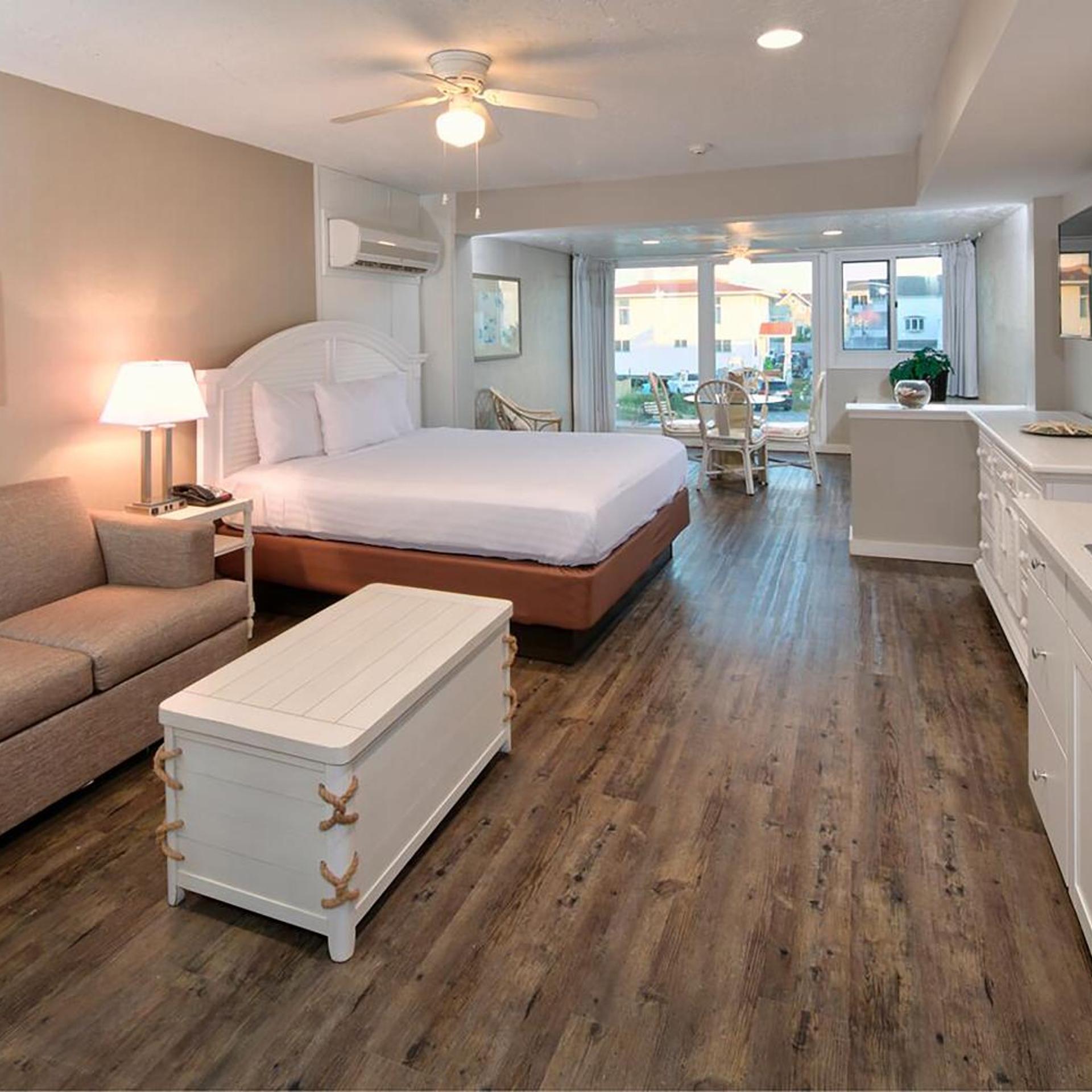 Surf Club Oceanfront Hotel 10/35