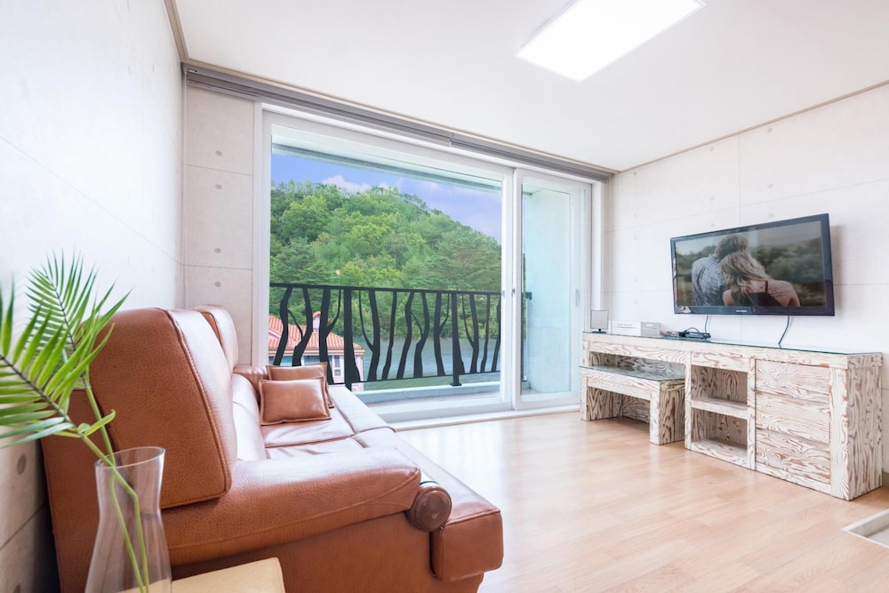 Gapyeong Apple Lodge Pension 38/50