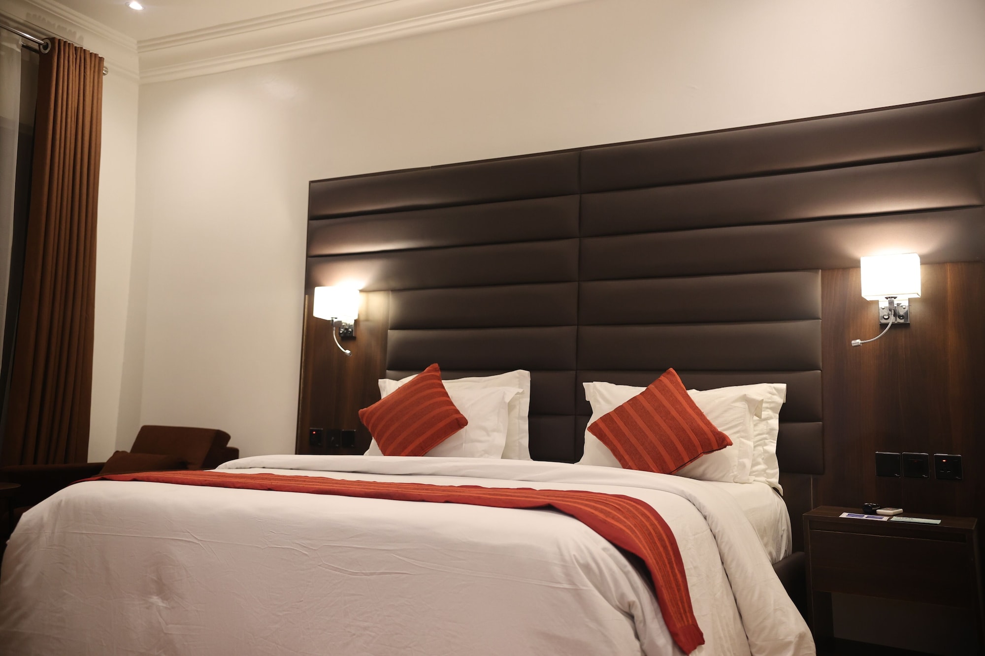 ROYAL, QUEEN BED
