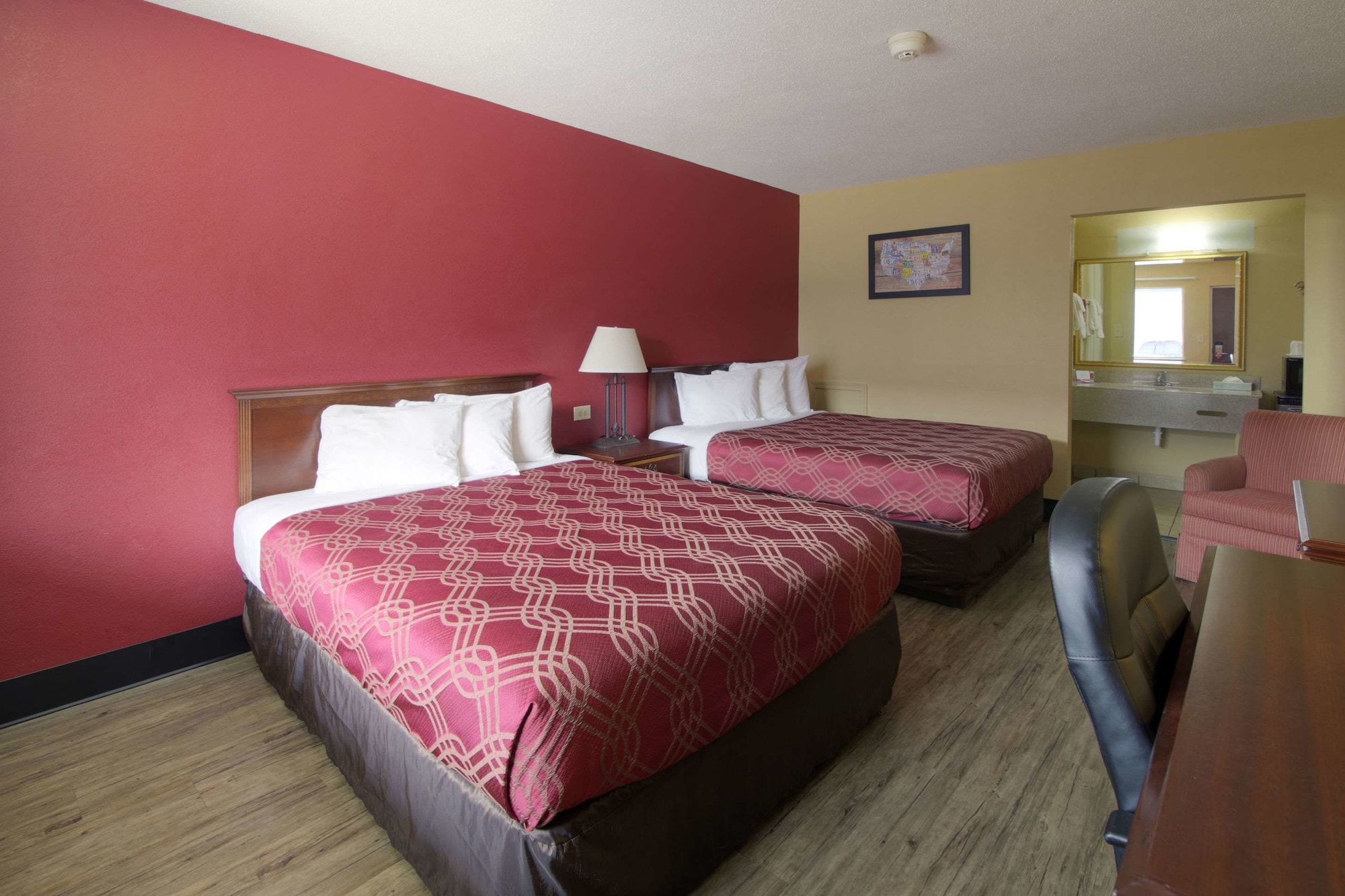 UPGRADE, 2 QUEEN BEDS, SMOKING