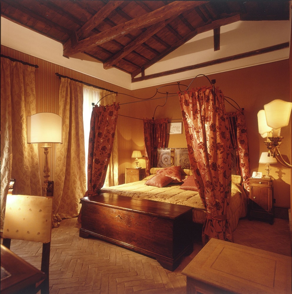 The Inn At The Roman Forum 68/126